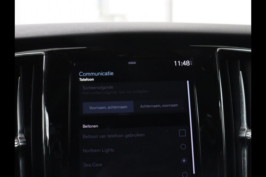 Volvo V60 2.0 B3 R-Design | Panoramadak | Trekhaak | Leder | Memory | Stuur/stoel verwarming | Harman/Kardon | Camera | Adaptive cruise | Carplay |