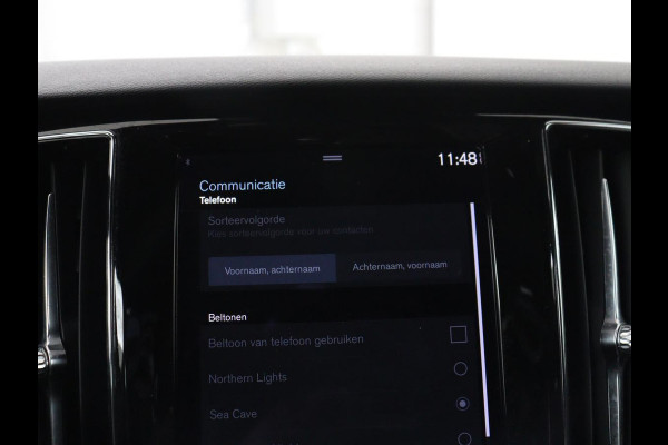 Volvo V60 2.0 B3 R-Design | Panoramadak | Trekhaak | Leder | Memory | Stuur/stoel verwarming | Harman/Kardon | Camera | Adaptive cruise | Carplay |