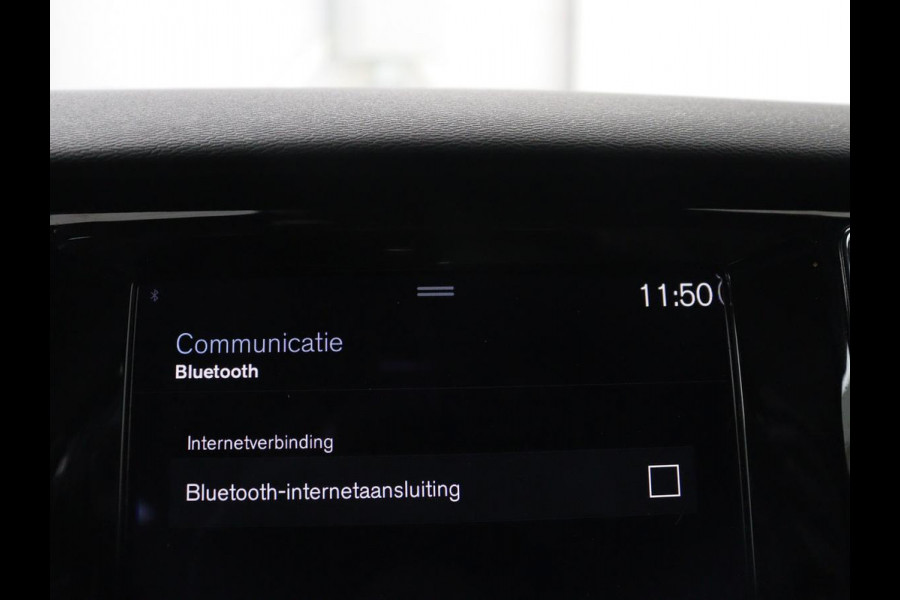 Volvo V60 2.0 B3 R-Design | Panoramadak | Trekhaak | Leder | Memory | Stuur/stoel verwarming | Harman/Kardon | Camera | Adaptive cruise | Carplay |
