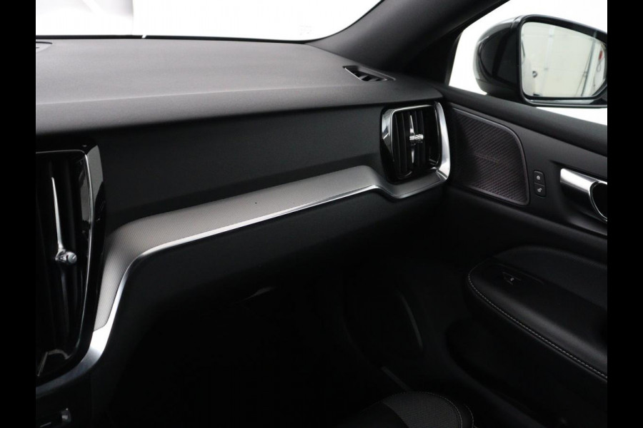 Volvo V60 2.0 B3 R-Design | Panoramadak | Trekhaak | Leder | Memory | Stuur/stoel verwarming | Harman/Kardon | Camera | Adaptive cruise | Carplay |