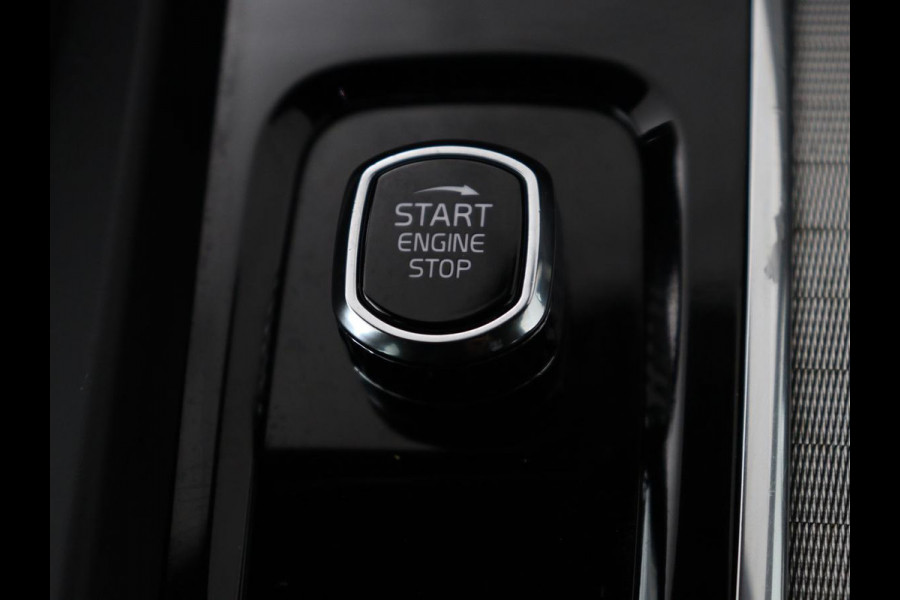 Volvo V60 2.0 B3 R-Design | Panoramadak | Trekhaak | Leder | Memory | Stuur/stoel verwarming | Harman/Kardon | Camera | Adaptive cruise | Carplay |