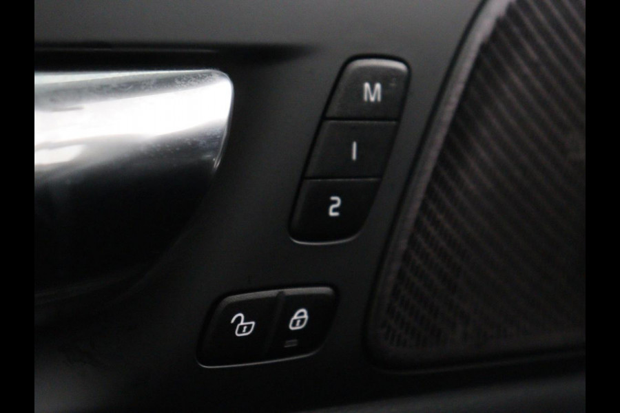 Volvo V60 2.0 B3 R-Design | Panoramadak | Trekhaak | Leder | Memory | Stuur/stoel verwarming | Harman/Kardon | Camera | Adaptive cruise | Carplay |