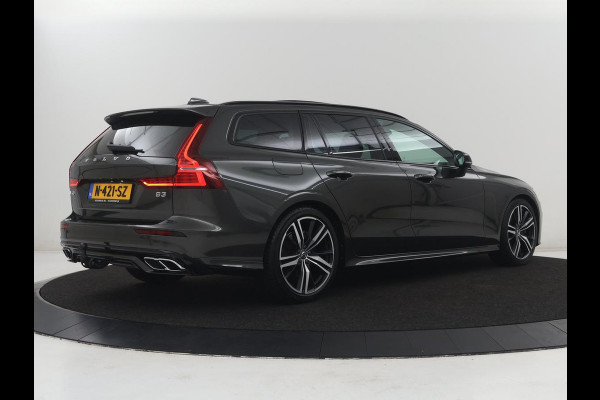 Volvo V60 2.0 B3 R-Design | Panoramadak | Trekhaak | Leder | Memory | Stuur/stoel verwarming | Harman/Kardon | Camera | Adaptive cruise | Carplay |
