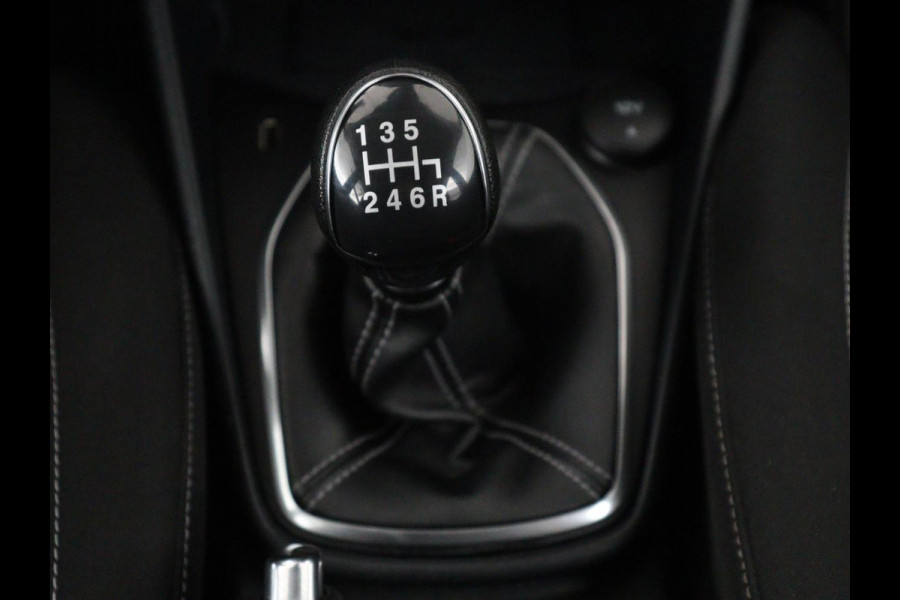 Ford Fiesta 1.0 EcoBoost Hybrid Titanium | Cruise control | Park assist | Climate control | Navigatie | Carplay | Lederen stuurwiel | Lane assist |