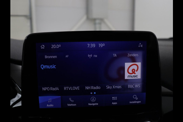 Ford Fiesta 1.0 EcoBoost Hybrid Titanium | Cruise control | Park assist | Climate control | Navigatie | Carplay | Lederen stuurwiel | Lane assist |