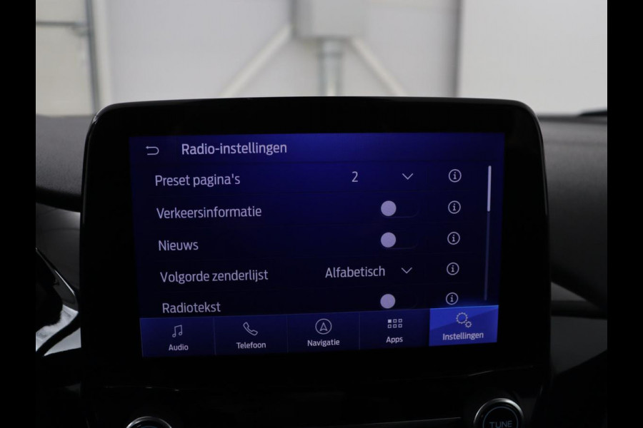 Ford Fiesta 1.0 EcoBoost Hybrid Titanium | Cruise control | Park assist | Climate control | Navigatie | Carplay | Lederen stuurwiel | Lane assist |
