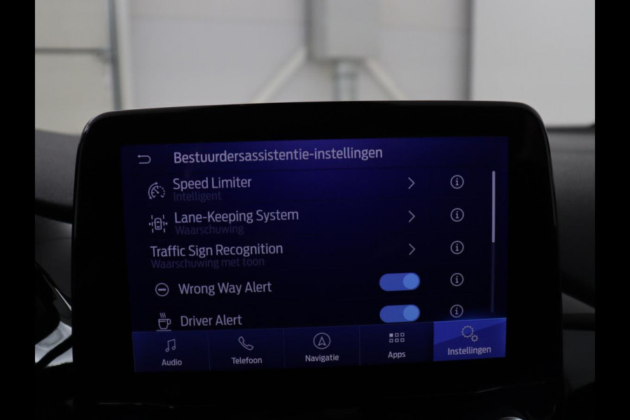 Ford Fiesta 1.0 EcoBoost Hybrid Titanium | Cruise control | Park assist | Climate control | Navigatie | Carplay | Lederen stuurwiel | Lane assist |