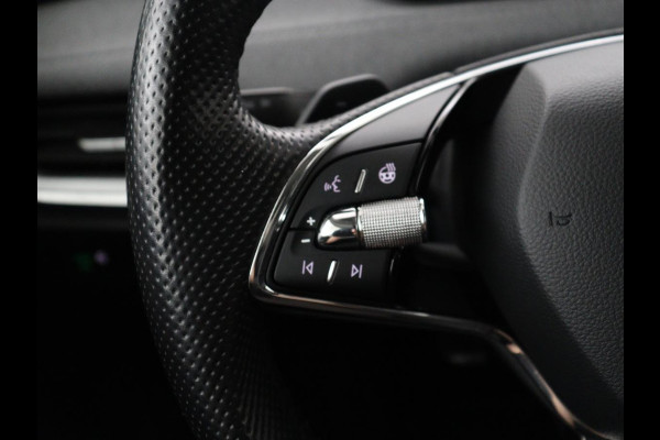 Škoda Enyaq iV 60 | SOH 92,4% | Panoramadak | Stoel/stuur verwarming | Half leder | Adaptive cruise | Carplay | Virtueel dashboard | Sfeerverlichting | Climate control | Camera | Park assist |