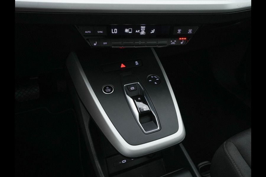 Audi Q4 e-tron 40 Launch edition 77 kWh [3-Fase-11kW] {SoH-94%} (INCL.BTW) *ADAPTIVE-CRUISE | SONOS-SOUND | HEATED-COMFORTSEATS | DIGI-COCKPIT | DAB+ | PRIVACY-GLASS | ECC | PDC | 20''ALU*