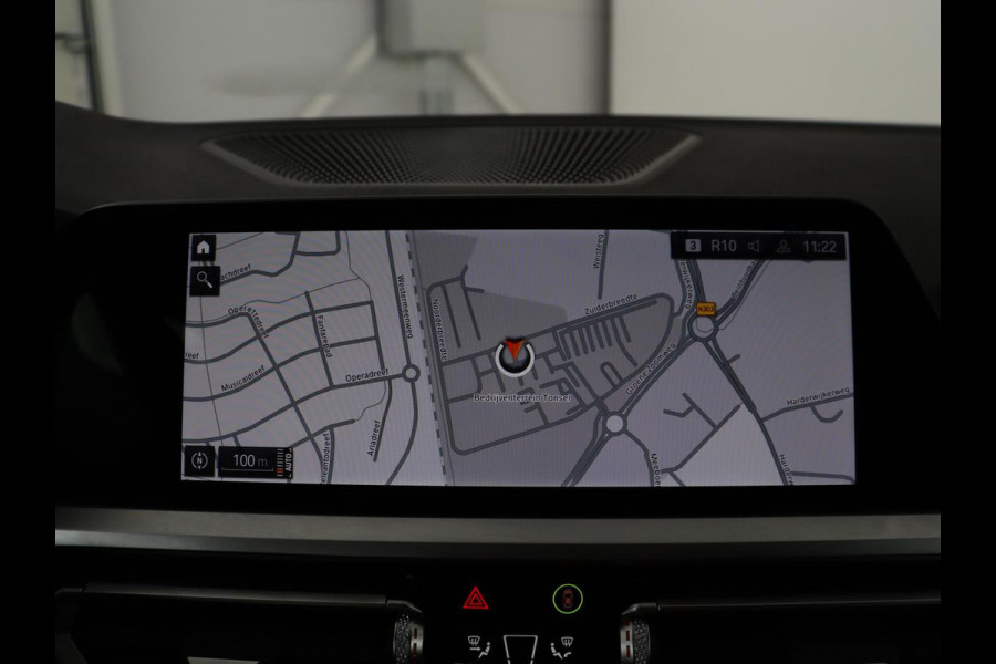 BMW 3 Serie Touring 318i Business Edition Plus | Leder | Stoelverwarming | Carplay | Virtueel dashboard | Cruise control | Climate control | Park assist | Full LED |