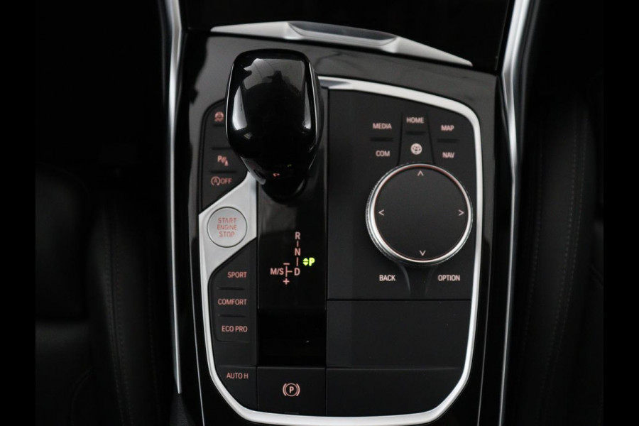 BMW 3 Serie Touring 318i Business Edition Plus | Leder | Stoelverwarming | Carplay | Virtueel dashboard | Cruise control | Climate control | Park assist | Full LED |