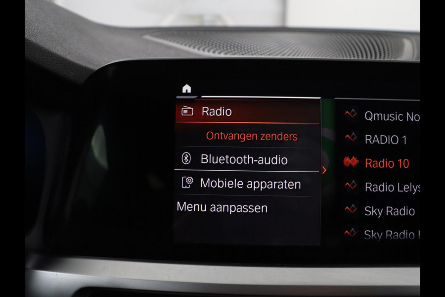 BMW 3 Serie Touring 318i Business Edition Plus | Leder | Stoelverwarming | Carplay | Virtueel dashboard | Cruise control | Climate control | Park assist | Full LED |