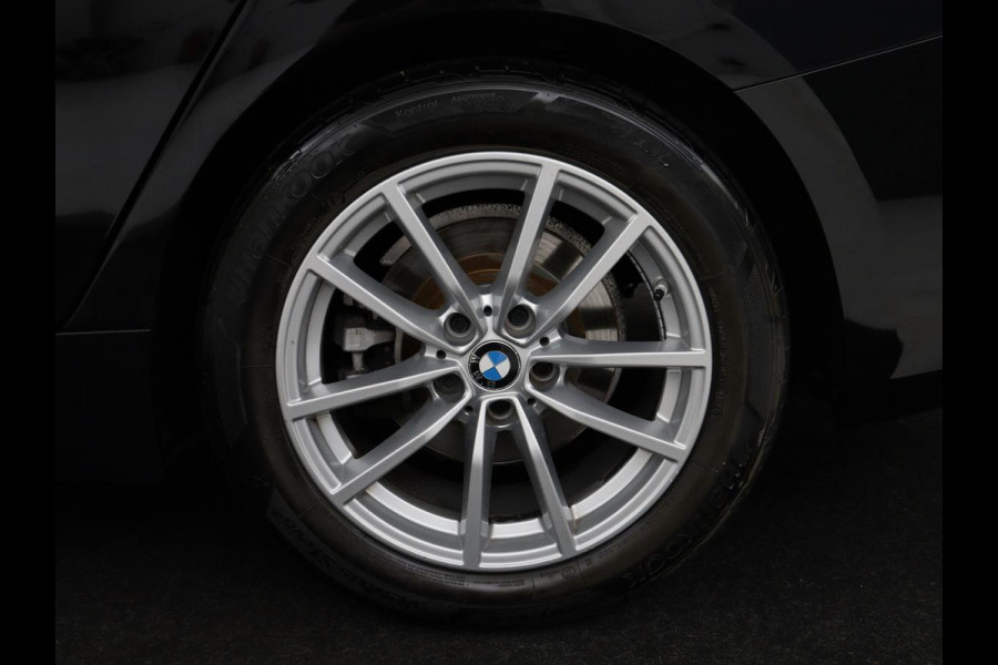 BMW 3 Serie Touring 318i Business Edition Plus | Leder | Stoelverwarming | Carplay | Virtueel dashboard | Cruise control | Climate control | Park assist | Full LED |