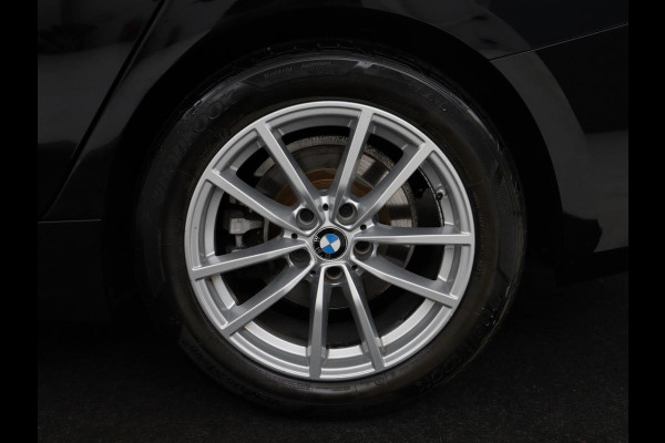 BMW 3 Serie Touring 318i Business Edition Plus | Leder | Stoelverwarming | Carplay | Virtueel dashboard | Cruise control | Climate control | Park assist | Full LED |