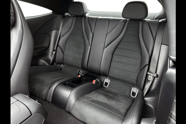 Mercedes-Benz CLE Coupé 300 e AMG Plug-In Hybride AMG Premium | Night Pakket | Digital Licht | Memory Voorstoelen | Stuur en Stoelverwarming Inclusief 24 maanden Mercedes-Benz Certified garantie voor Europa.