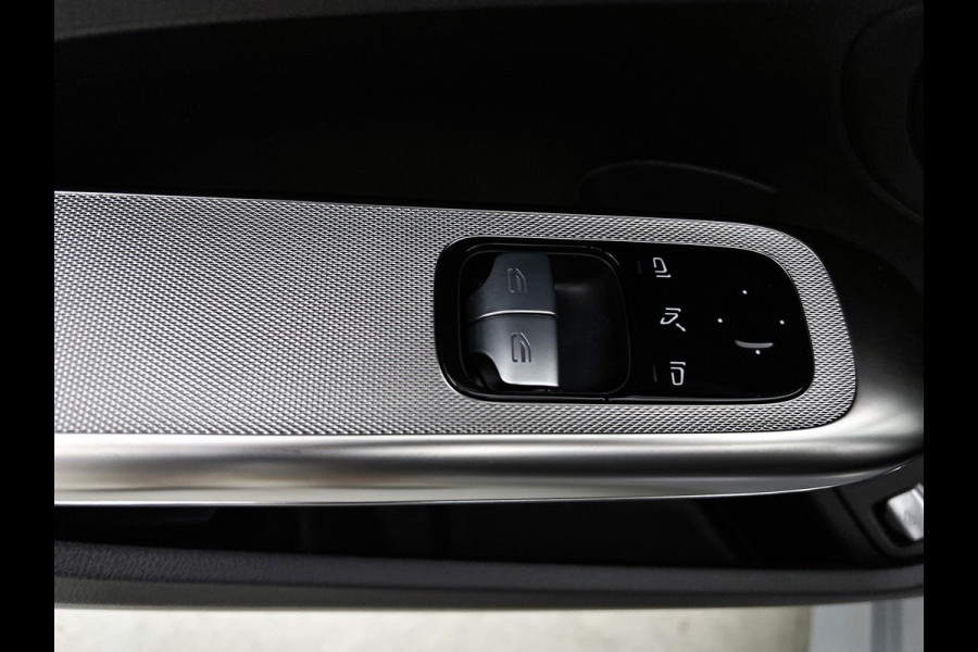 Mercedes-Benz CLE Coupé 300 e AMG Plug-In Hybride AMG Premium | Night Pakket | Digital Licht | Memory Voorstoelen | Stuur en Stoelverwarming Inclusief 24 maanden Mercedes-Benz Certified garantie voor Europa.