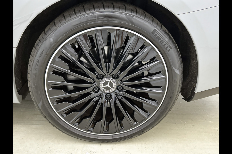 Mercedes-Benz CLE Coupé 300 e AMG Plug-In Hybride AMG Premium | Night Pakket | Digital Licht | Memory Voorstoelen | Stuur en Stoelverwarming Inclusief 24 maanden Mercedes-Benz Certified garantie voor Europa.