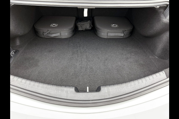 Mercedes-Benz CLE Coupé 300 e AMG Plug-In Hybride AMG Premium | Night Pakket | Digital Licht | Memory Voorstoelen | Stuur en Stoelverwarming Inclusief 24 maanden Mercedes-Benz Certified garantie voor Europa.
