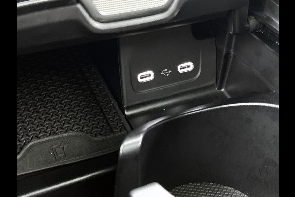 Mercedes-Benz CLE Coupé 300 e AMG Plug-In Hybride AMG Premium | Night Pakket | Digital Licht | Memory Voorstoelen | Stuur en Stoelverwarming Inclusief 24 maanden Mercedes-Benz Certified garantie voor Europa.
