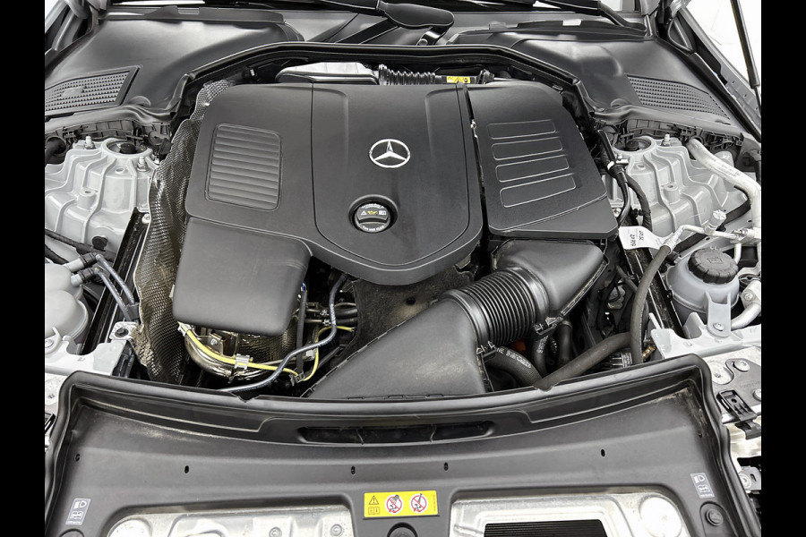 Mercedes-Benz CLE Coupé 300 e AMG Plug-In Hybride AMG Premium | Night Pakket | Digital Licht | Memory Voorstoelen | Stuur en Stoelverwarming Inclusief 24 maanden Mercedes-Benz Certified garantie voor Europa.
