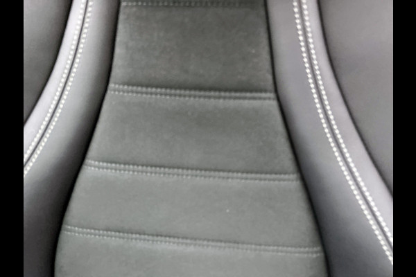 Mercedes-Benz CLE Coupé 300 e AMG Plug-In Hybride AMG Premium | Night Pakket | Digital Licht | Memory Voorstoelen | Stuur en Stoelverwarming Inclusief 24 maanden Mercedes-Benz Certified garantie voor Europa.