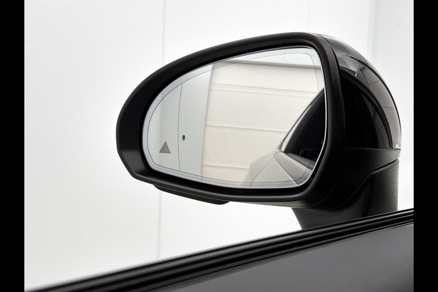 Mercedes-Benz CLE Coupé 300 e AMG Plug-In Hybride AMG Premium | Night Pakket | Digital Licht | Memory Voorstoelen | Stuur en Stoelverwarming Inclusief 24 maanden Mercedes-Benz Certified garantie voor Europa.
