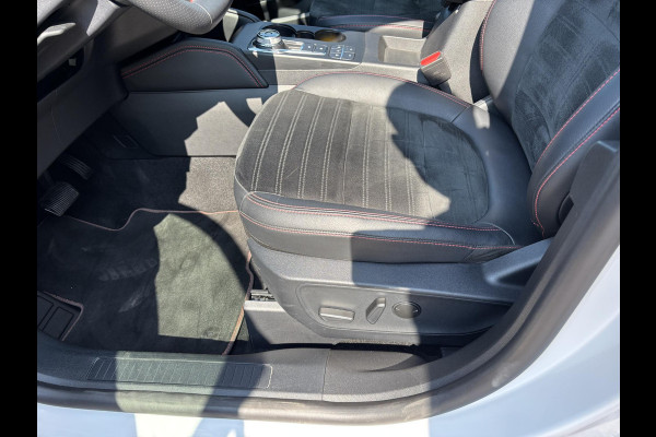 Ford Kuga 2.5 PHEV ST-Line X | 225pk | Trekhaak | Panoramadak | Winter Pack | Adaptieve cruise control | Achteruitrijcamera | Verlengde Fabrieksgarantie t/m 06/2027