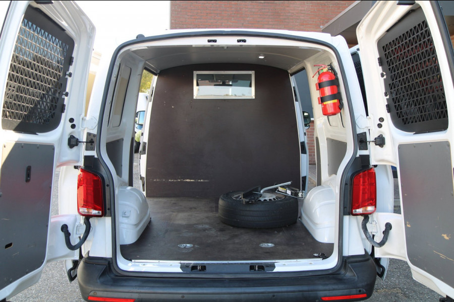 Volkswagen Transporter 2.0 TDI L1H1 / 150PK automaat / dubbel schuifdeur / app connect / cruise