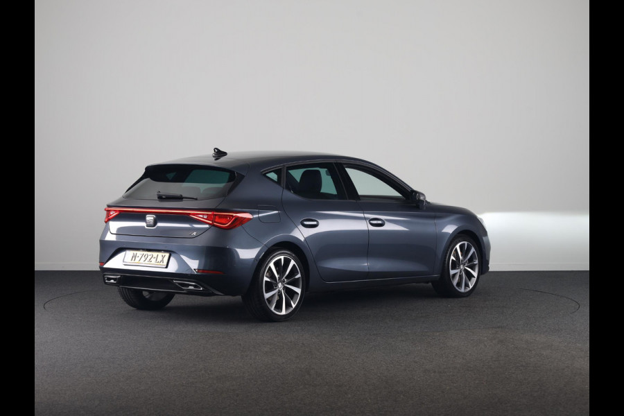 Seat Leon 1.5 eTSI FR Launch Edition Full map navigatie | Dodehoek detectie | Adaptive Cruise Control | 18 inch lm-velgen | Apple Car Play / Android Auto | Rijstrooksensor met correctie | Climat Control