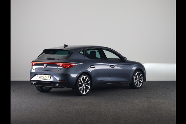 Seat Leon 1.5 eTSI FR Launch Edition Full map navigatie | Dodehoek detectie | Adaptive Cruise Control | 18 inch lm-velgen | Apple Car Play / Android Auto | Rijstrooksensor met correctie | Climat Control