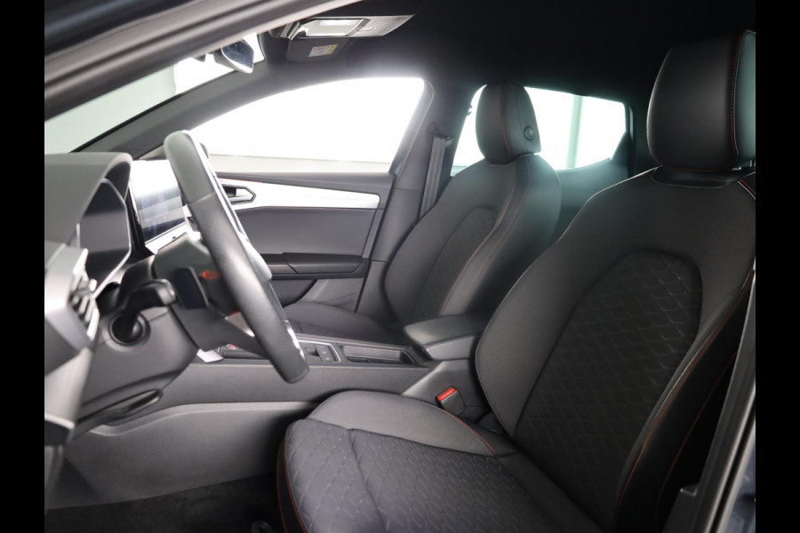 Seat Leon 1.5 eTSI FR Launch Edition Full map navigatie | Dodehoek detectie | Adaptive Cruise Control | 18 inch lm-velgen | Apple Car Play / Android Auto | Rijstrooksensor met correctie | Climat Control