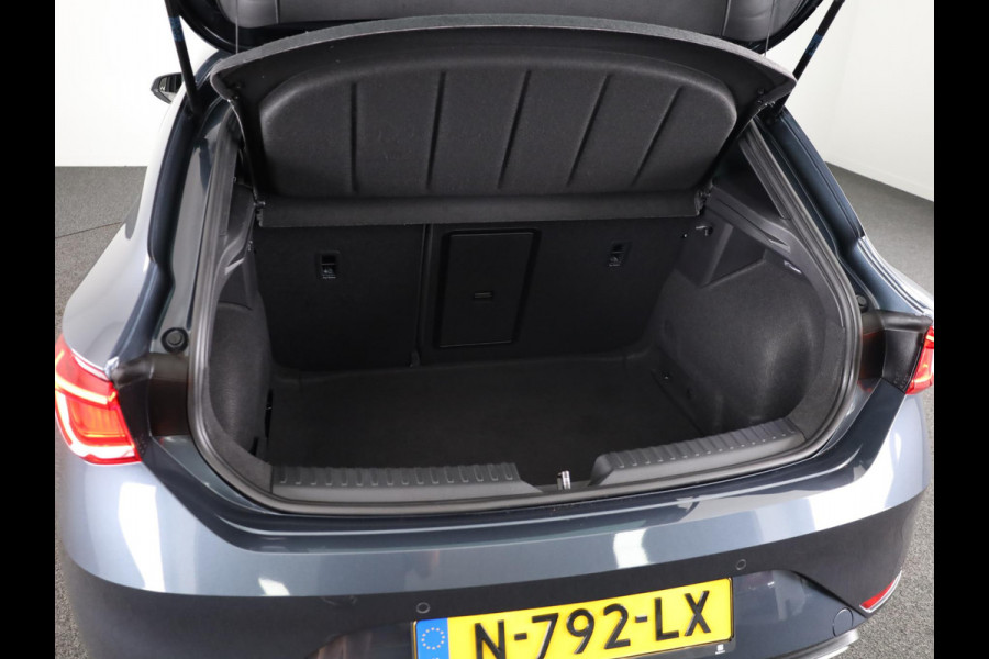Seat Leon 1.5 eTSI FR Launch Edition Full map navigatie | Dodehoek detectie | Adaptive Cruise Control | 18 inch lm-velgen | Apple Car Play / Android Auto | Rijstrooksensor met correctie | Climat Control