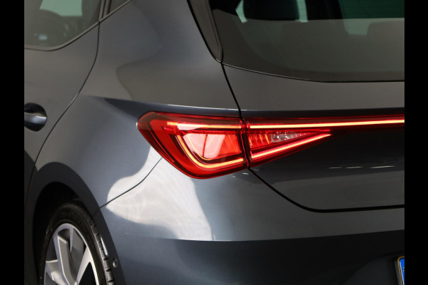 Seat Leon 1.5 eTSI FR Launch Edition Full map navigatie | Dodehoek detectie | Adaptive Cruise Control | 18 inch lm-velgen | Apple Car Play / Android Auto | Rijstrooksensor met correctie | Climat Control