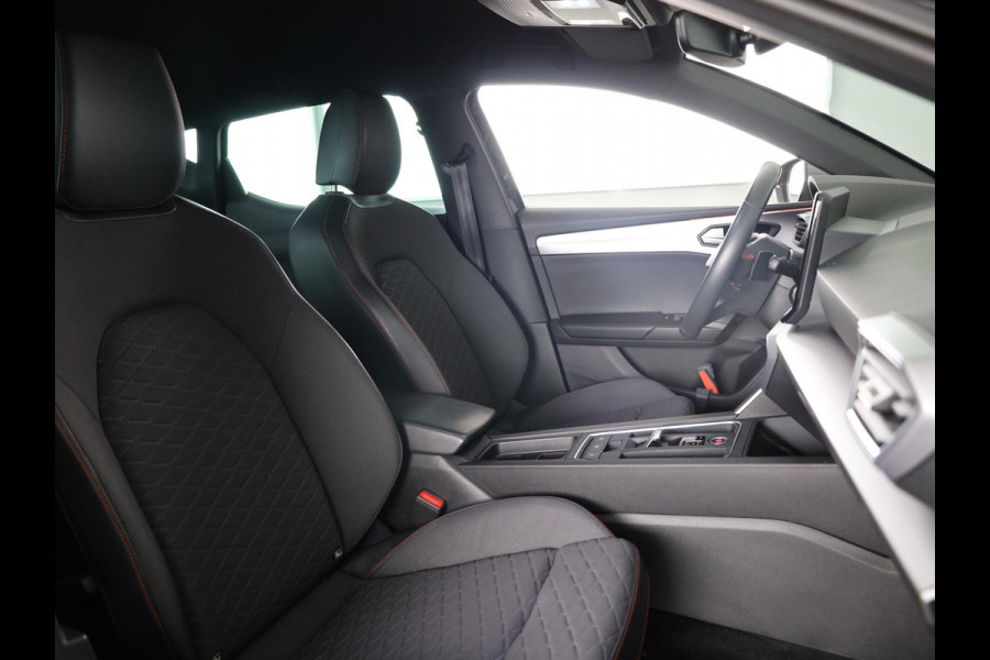 Seat Leon 1.5 eTSI FR Launch Edition Full map navigatie | Dodehoek detectie | Adaptive Cruise Control | 18 inch lm-velgen | Apple Car Play / Android Auto | Rijstrooksensor met correctie | Climat Control