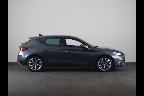 Seat Leon 1.5 eTSI FR Launch Edition Full map navigatie | Dodehoek detectie | Adaptive Cruise Control | 18 inch lm-velgen | Apple Car Play / Android Auto | Rijstrooksensor met correctie | Climat Control
