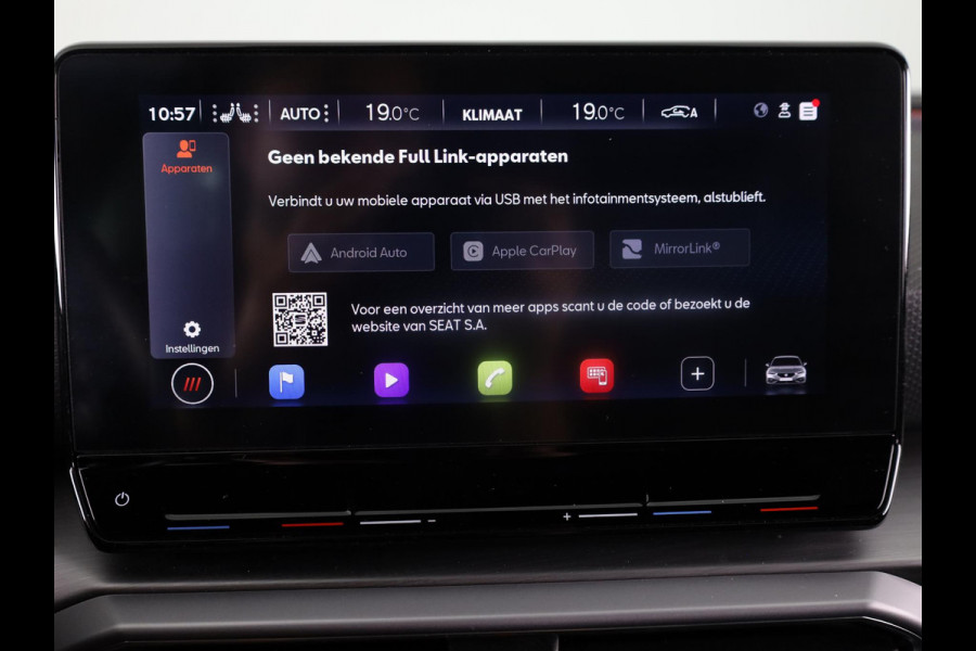 Seat Leon 1.5 eTSI FR Launch Edition Full map navigatie | Dodehoek detectie | Adaptive Cruise Control | 18 inch lm-velgen | Apple Car Play / Android Auto | Rijstrooksensor met correctie | Climat Control