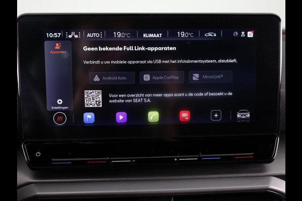Seat Leon 1.5 eTSI FR Launch Edition Full map navigatie | Dodehoek detectie | Adaptive Cruise Control | 18 inch lm-velgen | Apple Car Play / Android Auto | Rijstrooksensor met correctie | Climat Control