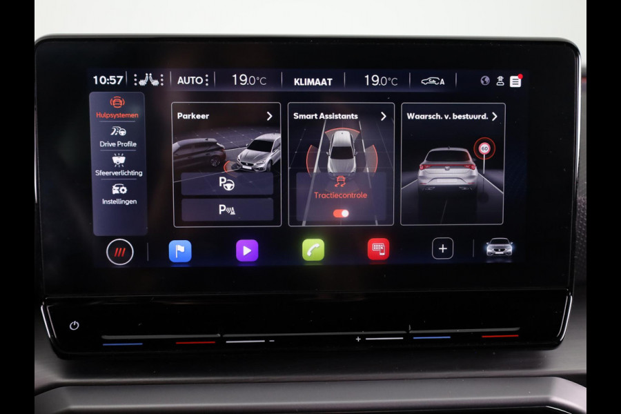 Seat Leon 1.5 eTSI FR Launch Edition Full map navigatie | Dodehoek detectie | Adaptive Cruise Control | 18 inch lm-velgen | Apple Car Play / Android Auto | Rijstrooksensor met correctie | Climat Control