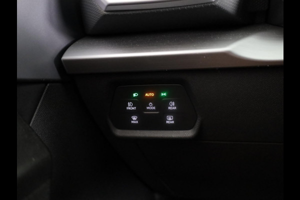 Seat Leon 1.5 eTSI FR Launch Edition Full map navigatie | Dodehoek detectie | Adaptive Cruise Control | 18 inch lm-velgen | Apple Car Play / Android Auto | Rijstrooksensor met correctie | Climat Control