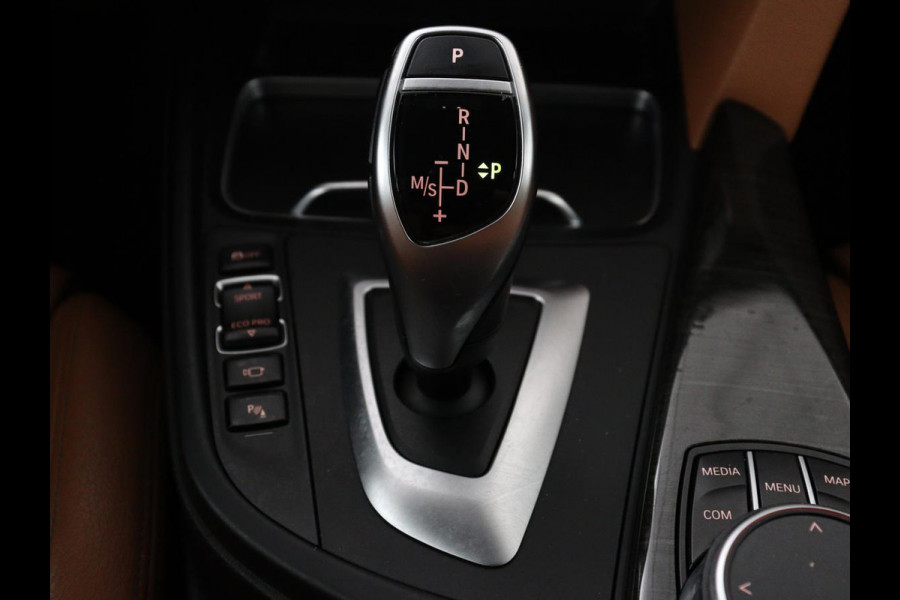BMW 3-serie Gran Turismo 320i xDrive High Executive Edition | Panoramadak | Elec. Trekhaak | Leder | Memory | Stoelverwarming | Camera | Park assist | Cruise control | 19''