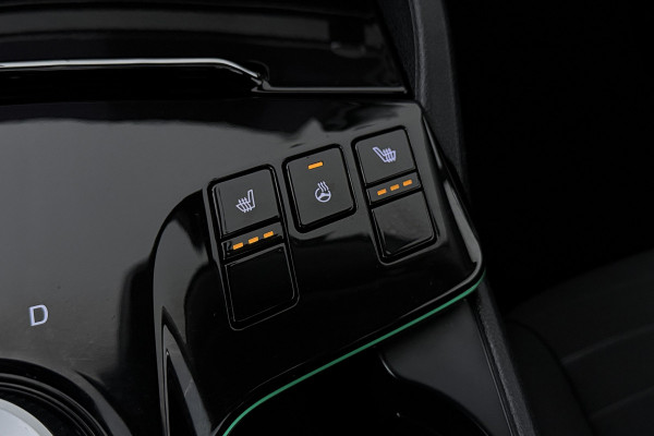 Kia Sportage 1.6 T-GDi Plug-in Hybrid AWD DynamicPlusLine (PANORAMADAK, TREKHAAK, STOEL/STUUR VERWARMING, CAMERA, ELEKTR STOELEN)