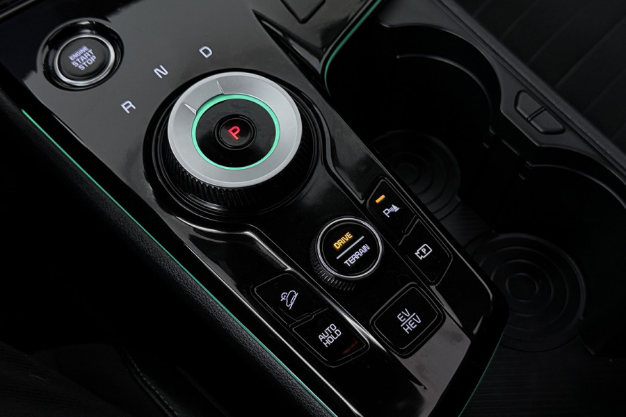 Kia Sportage 1.6 T-GDi Plug-in Hybrid AWD DynamicPlusLine (PANORAMADAK, TREKHAAK, STOEL/STUUR VERWARMING, CAMERA, ELEKTR STOELEN)
