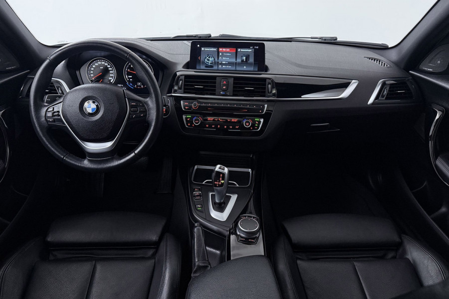 BMW 1-serie 118i High Executive Sport-Line (SCHUIF/KANTELDAK, GROOT-NAVIGATIE, STOELVERWARMING, SPORTSTOELEN, HARMAN KARDON)