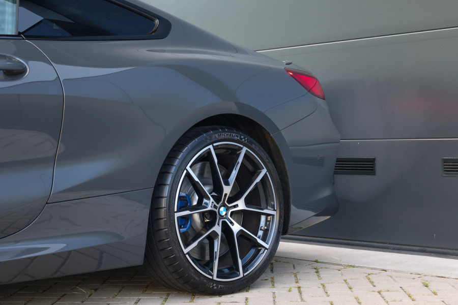 BMW 8 Serie M850i xDrive High Executive | VOL! | DEALER ONDH | CARBON | B&W | NAP | 4WIELSTUURING | HUD | 360 |