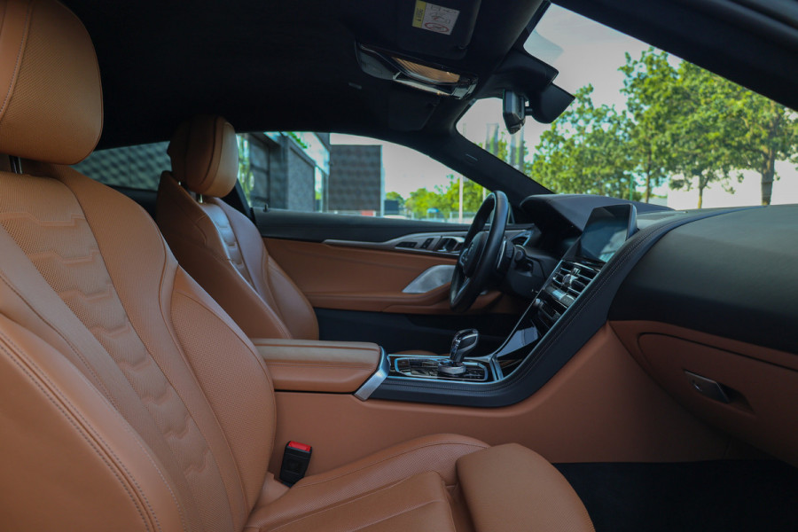 BMW 8 Serie M850i xDrive High Executive | VOL! | DEALER ONDH | CARBON | B&W | NAP | 4WIELSTUURING | HUD | 360 |
