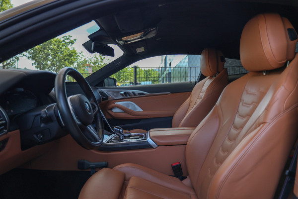 BMW 8 Serie M850i xDrive High Executive | VOL! | DEALER ONDH | CARBON | B&W | NAP | 4WIELSTUURING | HUD | 360 |