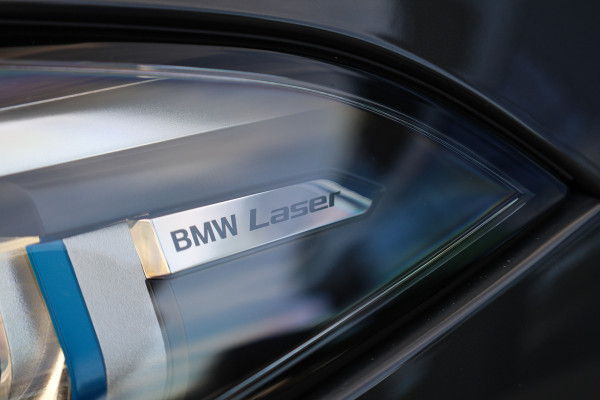 BMW 8 Serie M850i xDrive High Executive | VOL! | DEALER ONDH | CARBON | B&W | NAP | 4WIELSTUURING | HUD | 360 |