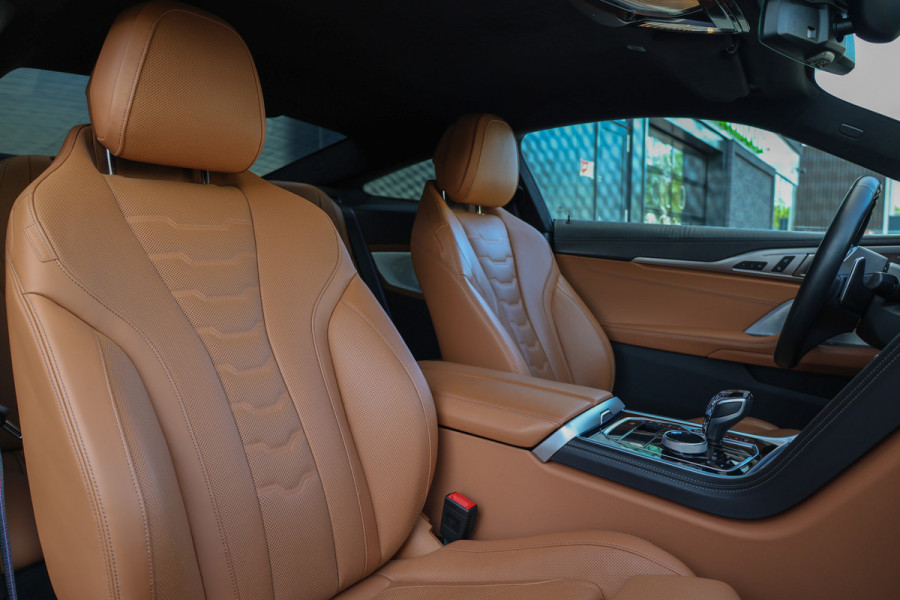 BMW 8 Serie M850i xDrive High Executive | VOL! | DEALER ONDH | CARBON | B&W | NAP | 4WIELSTUURING | HUD | 360 |