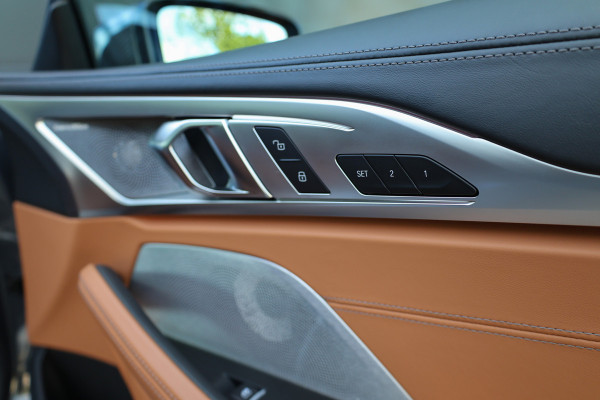 BMW 8 Serie M850i xDrive High Executive | VOL! | DEALER ONDH | CARBON | B&W | NAP | 4WIELSTUURING | HUD | 360 |