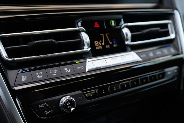 BMW 8 Serie M850i xDrive High Executive | VOL! | DEALER ONDH | CARBON | B&W | NAP | 4WIELSTUURING | HUD | 360 |